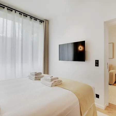 Lovely Refurbished In Vibrant 18th District Paris