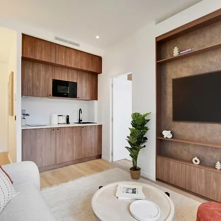Apartment Lovely Refurbished In Vibrant 18th District *